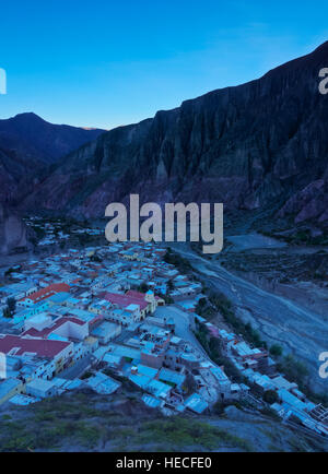 Argentinien, Provinz Salta, erhöhten Blick auf Iruya. Stockfoto