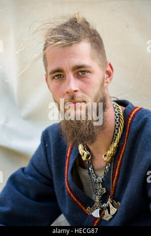 Eine Nahaufnahme von einem Mann kleidete sich wie ein Wikinger, Dänemark Stockfoto