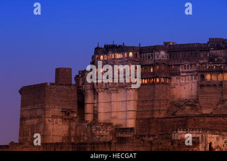 Mehrangarh Fort in der Nacht, Meherangarh, Jodhpur, Rajasthan, Indien Stockfoto