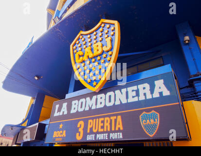 Argentinien, Buenos Aires Provinz, Stadt Buenos Aires, La Boca, Blick auf La Bombonera Stadium. Stockfoto