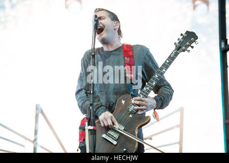 Sigur Ròs führen Sie auf der Bühne der Zitadelle Festival im VIctoria Park. Sigur Ros ist eine isländische Postrock-Band aus Reykjavík, seit 1994 aktiv waren. Das aktuelle Line-up wird von Jón Þór "Jónsi" Birgisson (Gesang, Gitarre), Georg "Goggi" Hólm (Bass, Keyboards) und Orri Páll Dýrason (Schlagzeug) (Foto von Alberto Pezzali/Pacific Press) gemacht. Stockfoto