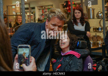 London, UK. 19. Dezember 2016. Starkoch Gordon Ramsey unterschreibt neuestes Buch am 19. Dezember 2016 bei Selfridges, London, UK, Foto: siehe Li/Hauptstadt Bildnachweis: siehe Li/Alamy Live News Stockfoto