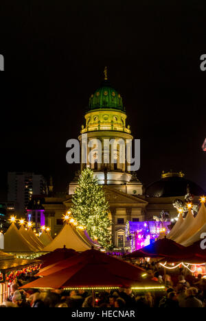 Berlin, Deutschland, 19. Dezember 2016. Weihnachtszauber Markt am Gendarmenmarkt. Weihnachtsmarkt im Zentrum von Berlin am Breitscheidplatz, die von einem möglichen Terroristen getroffen wurde ähnlich anzugreifen dies am Abend. Foto Bailey-Cooper Fotografie/Alamy Live-Nachrichten Stockfoto