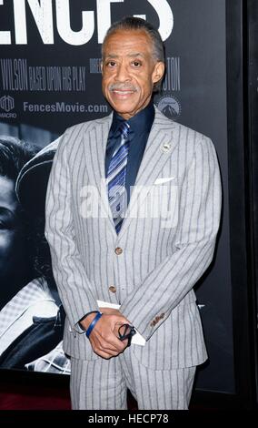 New York, NY, USA. 19. Dezember 2016. Ray Sharpton im Ankunftsbereich für Zäune Premiere, Jazz at Lincoln Center Frederick P. Rose Hall, New York, NY 19. Dezember 2016. © RCF/Everett Collection/Alamy Live-Nachrichten Stockfoto