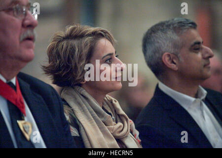 Southwark Cathedral, London, UK. 19. Dezember 2016. Der Bürgermeister von London, Sadiq Khan und seine Frau Saadiya Khan besucht der Bürgermeister Christmas Carol Service bei der Southwark Cathedral Credit: Dinendra Haria/Alamy Live News Stockfoto