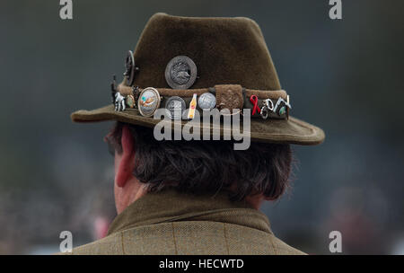 Göhrde, Deutschland. 15. November 2016. Ein Jäger in Göhrde, Deutschland, 15. November 2016. Foto: Philipp Schulze/Dpa/Alamy Live News Stockfoto