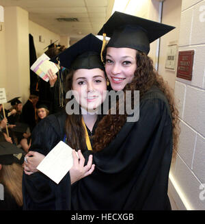 Florida, USA. 20. Dezember 2016. Dreyfoos School of Arts-Abschluss am Kravis Center am 20. Mai 2010. © Der Palm Beach Post/ZUMA Draht/Alamy Live-Nachrichten Stockfoto