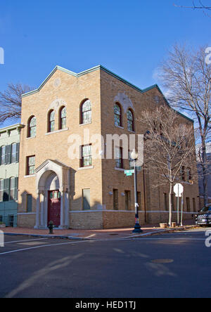 Kesher Israel, auch bekannt als der Georgetown-Synagoge ist eine orthodoxe Synagoge in der 2801 N Street, NW Washington, DC 20007 in Georgetown in Washington, DC auf Donnerstag, 15. Dezember 2016. Die Gemeinde ist über hundert Jahre alt und viele prominente Menschen, darunter auch US-Finanzminister Jack Lew, ehemaliger US-Senator Joe Lieberman (unabhängige Demokraten Connecticut), Mark Mellman, demokratische Meinungsforscher und politischer Berater und Herman Wouk, Pulitzer-Preis ausgezeichneten Autors. Bildnachweis: Ron Sachs/CNP (Einschränkung: NO New York oder New Jersey Zeitungen oder Zeitschriften innerhalb einer 75 Meile Radiu Stockfoto