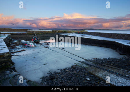 Castlehill Hafen, Castletown, Caithness, Schottland.  Erbaut in den 1820er Jahren, Steinplatte zu versenden Stockfoto
