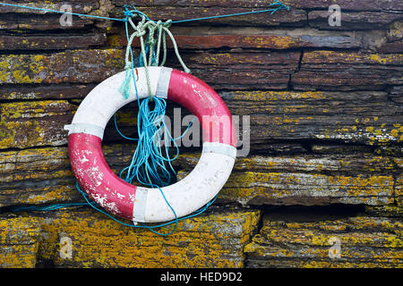Rettungsring und Hafen Wand, Castlehill, Castletown, Caithness, Schottland Stockfoto