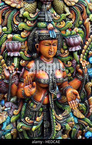 Hölzerne Statue der Hindu-Göttin Lakshmi Stockfoto