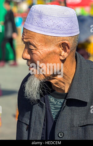 Chinesischen ethnischen Hui Mann, Nanmen Square, Yinchuan, Ningxia, China Stockfoto