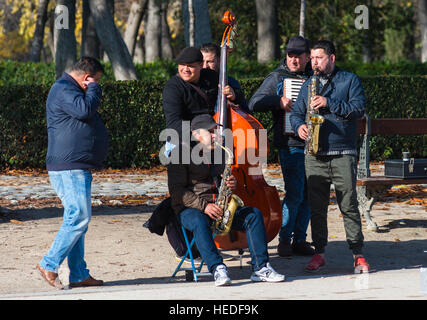 Musiker im Parque del Retiro, Madrid. Stockfoto