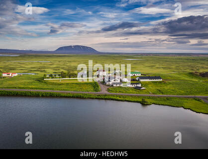 Ackerland durch Skutustadagigar Pseudo-Krater, See Myvatn, Island Stockfoto