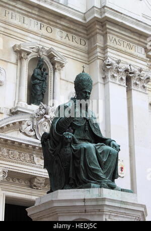 Statue von Papst Sixtus v. in Loreto. Marche, Italien Stockfoto