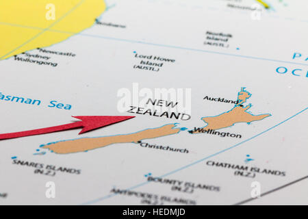Rote Pfeil auf der Karte des Kontinents Australien Neuseeland Stockfoto
