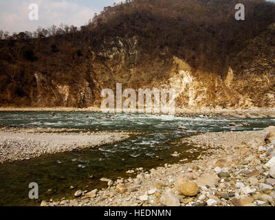 Zusammenfluss von Ladhya und Sarda Rivers in der Nähe von Chuka. Chuka Dorf wurde von Jim Corbett in seinem Buch Maneaters Kumaon berühmt gemacht Stockfoto