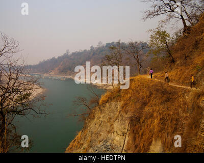 Sarda Fluss aus den Weg gehen von Tulighad, Chuka Dorf, Kumaon Hills, Uttarakhand. Indien Stockfoto