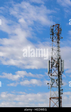 zelluläre Repeter Turm für 2g, 3g und 4g Getriebe - GSM Stockfoto