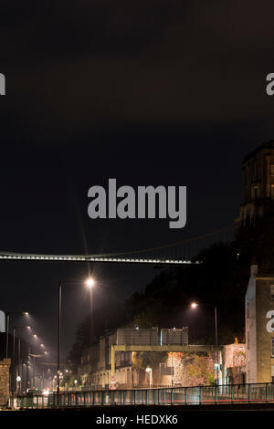 Ansicht eines Teils der Clifton Suspension Bridge, Hotwells in der Nacht entnommen. Stockfoto