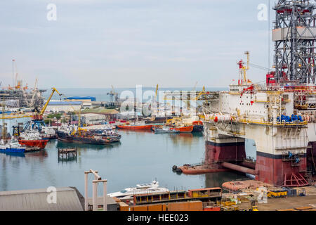 Industriehafen und Werft, Baku, Aserbaidschan Stockfoto