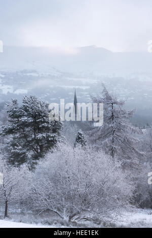 Verschneite Szenen im englischen Derbyshire Peak District Stockfoto