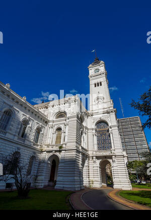 Argentinien, Provinz Buenos Aires, La Plata, Blick auf das Rathaus am Plaza Moreno. Stockfoto