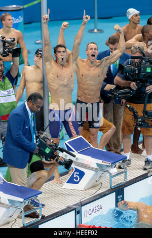 Rio De Janeiro, Brasilien. 7. August 2016.  Team USA-Ryan Held, Nathan Adrian, Michael Phelps, Caeleb Dressel im Wettbewerb bei der Herren 4 x 100m Freistil Re Stockfoto