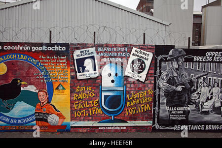 Belfast fällt Rd republikanischen Wandbild-irische Sprache Radio Failte FM107.1 Stockfoto