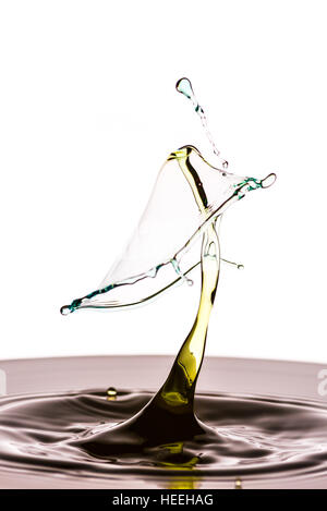 Wassertropfen, die Kollision erfasst mit high-Speed Flash-Technik Stockfoto