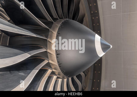 N1 Lüfterflügel auf einen großen General Electric GE90 hohe bypass-Verhältnis Triebwerk große moderne Verkehrsflugzeuge antreiben Stockfoto