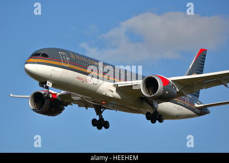 Royal Jordanian Airlines Boeing 787-8 Dreamliner JY-BAB landet auf dem Flughafen London Heathrow, Vereinigtes Königreich Stockfoto