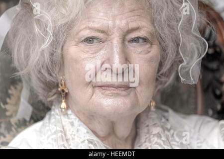Verpassen Sie Havisham, ein Charakter in dem Charles Dickens Roman "Große Erwartungen" in Deventer Dickens Festival, Niederlande. Stockfoto