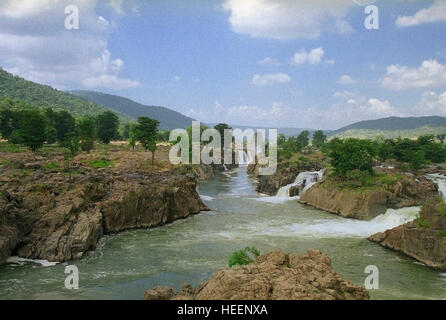 Hogenakkal Wasserfall in Südindien am Kaveri Fluss, Dharmapuri Bezirk, Tamil Nadu Stockfoto