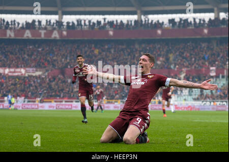 Turin, Italien. 11 Dezember 2016: Andrea Belotti Torino FC feiert nach erzielte das erste Tor in der Serie A Fußballspiel zwischen Torin Stockfoto