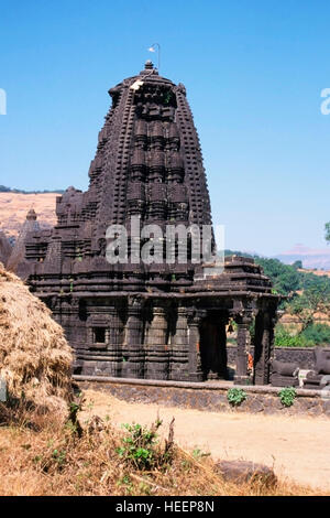 Amruteshwar Tempel am Fuße der Festung Ratangarh, Maharashtra, Indien Stockfoto