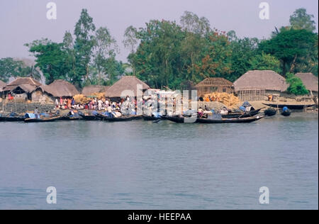 Wochenmarkt am Sunderbans, Westbengalen, Indien Stockfoto