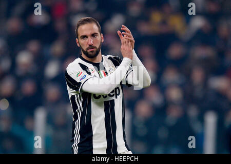 Turin, Italien. 2016, 17 Dezember: Gonzalo Higuain von Juventus FC Gesten während der Serie A Fußballspiel zwischen Juventus FC und AS Roma. Stockfoto