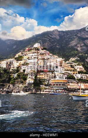 Bunte Häuser am Meer Klippe in Positano, Amalfi-Küste Stockfoto