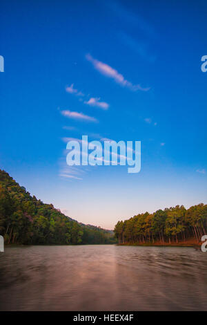 Pang Ung. Schönen Waldsee am Morgen. Mae Hong Son. Thailand Stockfoto