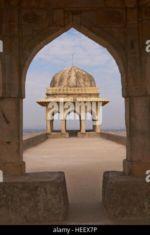 Historischen Rani Rupmati Pavillon im Inneren der Festung von Mandu in Madyha Pradesh, Indien. Stockfoto