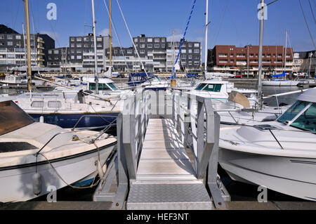 Hafen von Courseulles Sur Mer im Departement Calvados in der Region Basse-Normandie in Nordfrankreich Stockfoto