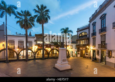 Plaza de Espana, der Nationaluniversität in den Rücken, Santa Cruz De La Palma, Kanarische Inseln, Spanien Stockfoto