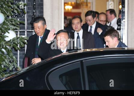 Chinesischen Staat Stadtrat Yang Jiechi hinterlässt 10 Downing Street, London, nach bilateralen Gespräche mit Premierminister Theresa May. Stockfoto