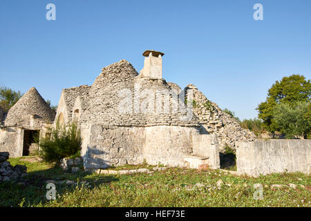 Trulli - Trockenmauern Häuser der Region Apulien in Italien Stockfoto