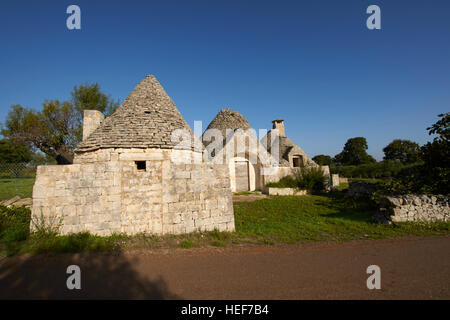 Trulli - Trockenmauern Häuser der Region Apulien in Italien Stockfoto