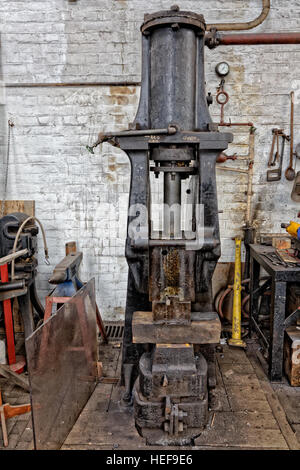 Claymills viktorianischen Abwasser Pumping Station - Dampf Schmiede hammer Stockfoto