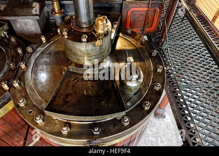 Claymills Victorian Abwasser Pumping Station - Pumpenzylinder und Kolbenstange Stockfoto