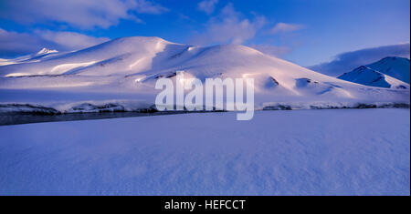 Verschneite Landschaft, Landmannalaugar, Hochland, Island Stockfoto