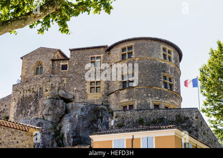 Blick hinauf auf die Château de Tournon, Tournon-Sur-Rhône, Ardèche, Auvergne, Rhône-Alpes, Frankreich Stockfoto